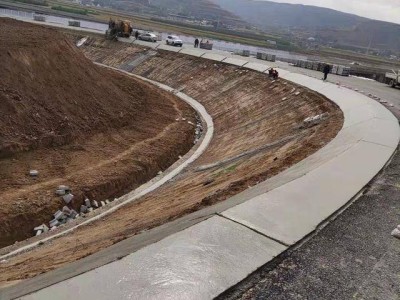 高速公路路肩和应急车道有什么区别,高速公路路肩